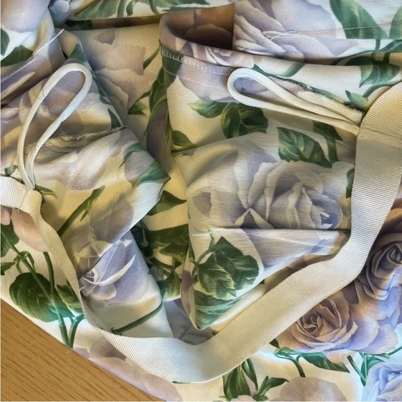 DOLCE & GABBANA SILK
STRETCH ROSE FLORAL PENCIL
SKIRT SIZE 44 - Picture 8 of 13